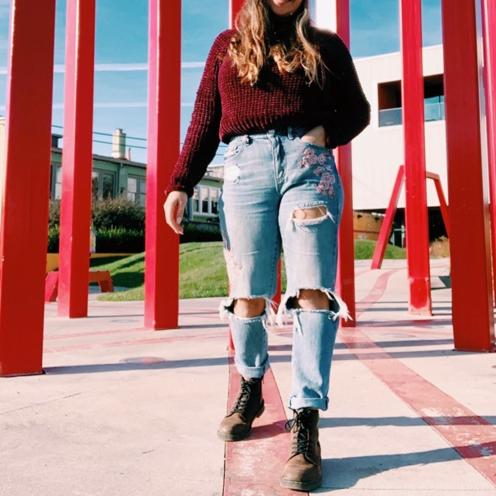 Embroidered & Ripped Mom Jeans